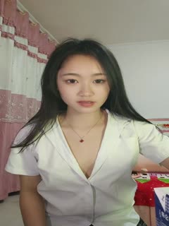 广场一路跟踪偷拍个正在拍摄的极品美女模特非常幸运有机会尾随到女厕一窥她的逼逼